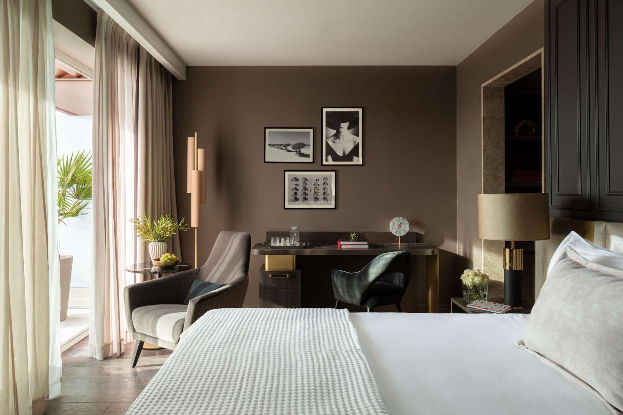 Anantara Plaza Hotel 5*