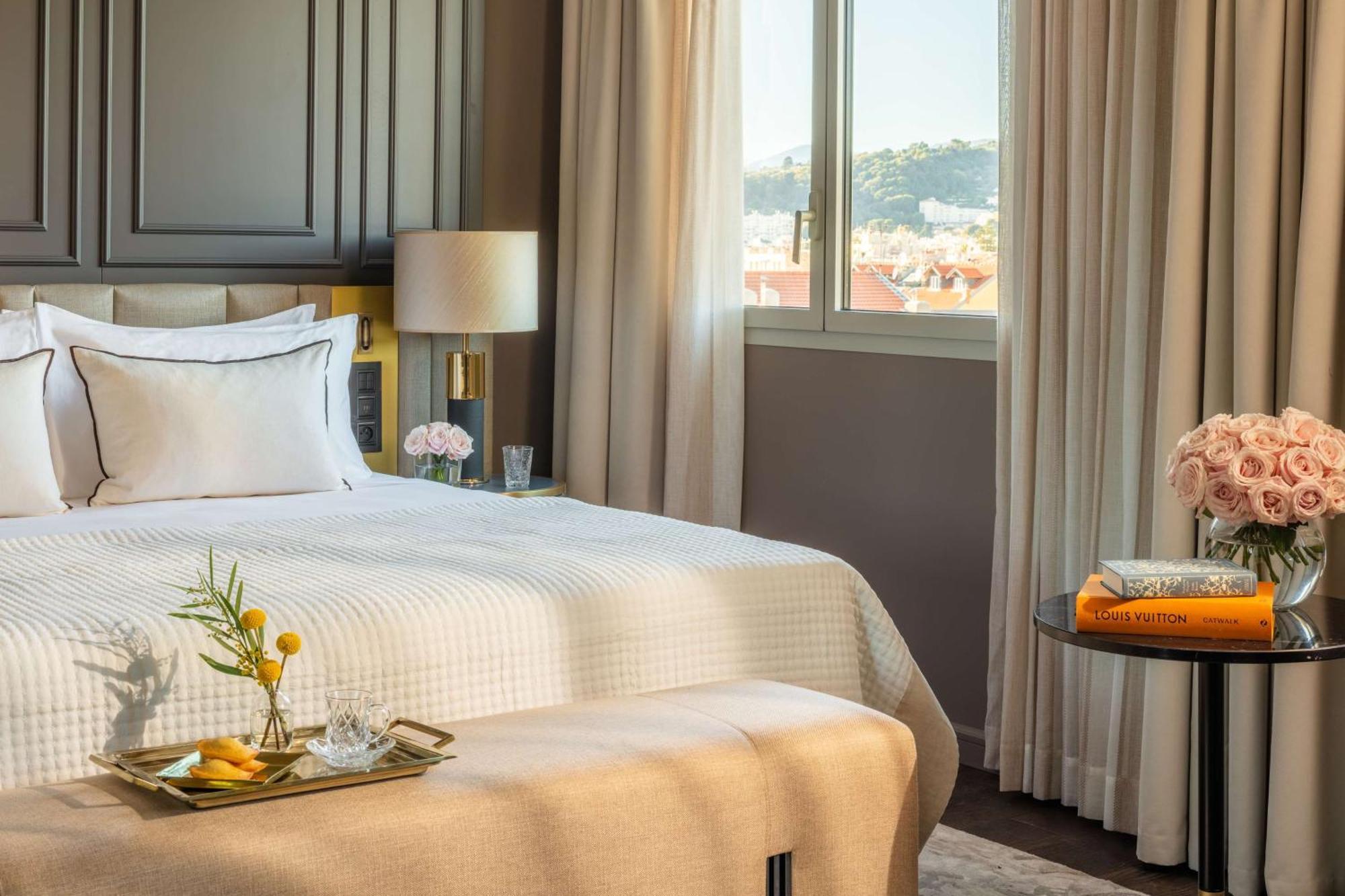 Anantara Plaza Hotel