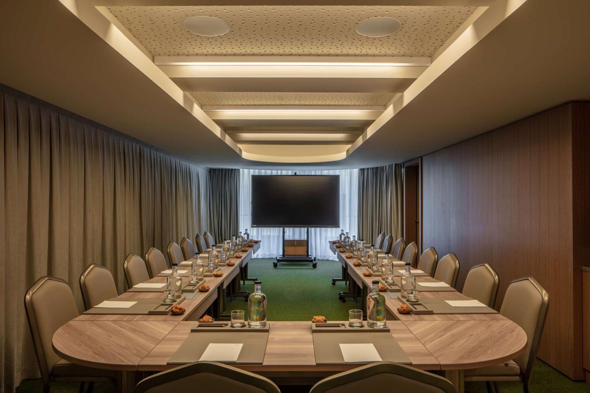 Hotel Anantara Plaza - A Leading Of The World